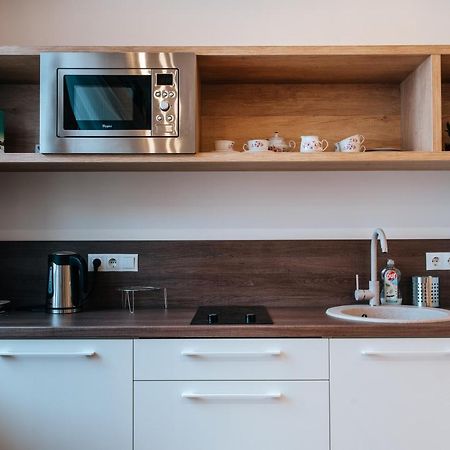 Stylish Latvian-Style Studio Apartment Near City Center, Parks, Cafes & Public Transit Riga Exterior foto